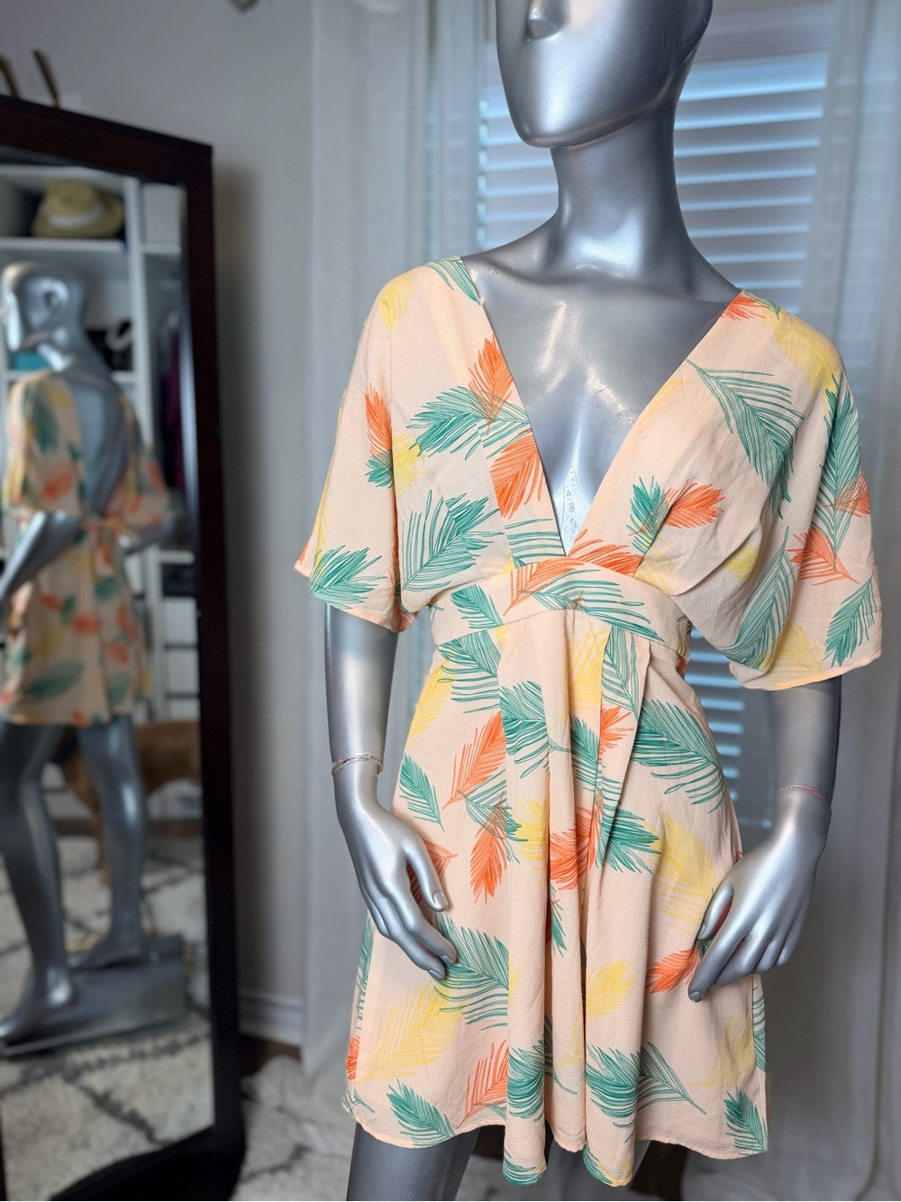 Tropical Palm Leaf Peach Mini Dress Tie Waist Short Sleeve V Neck Medium